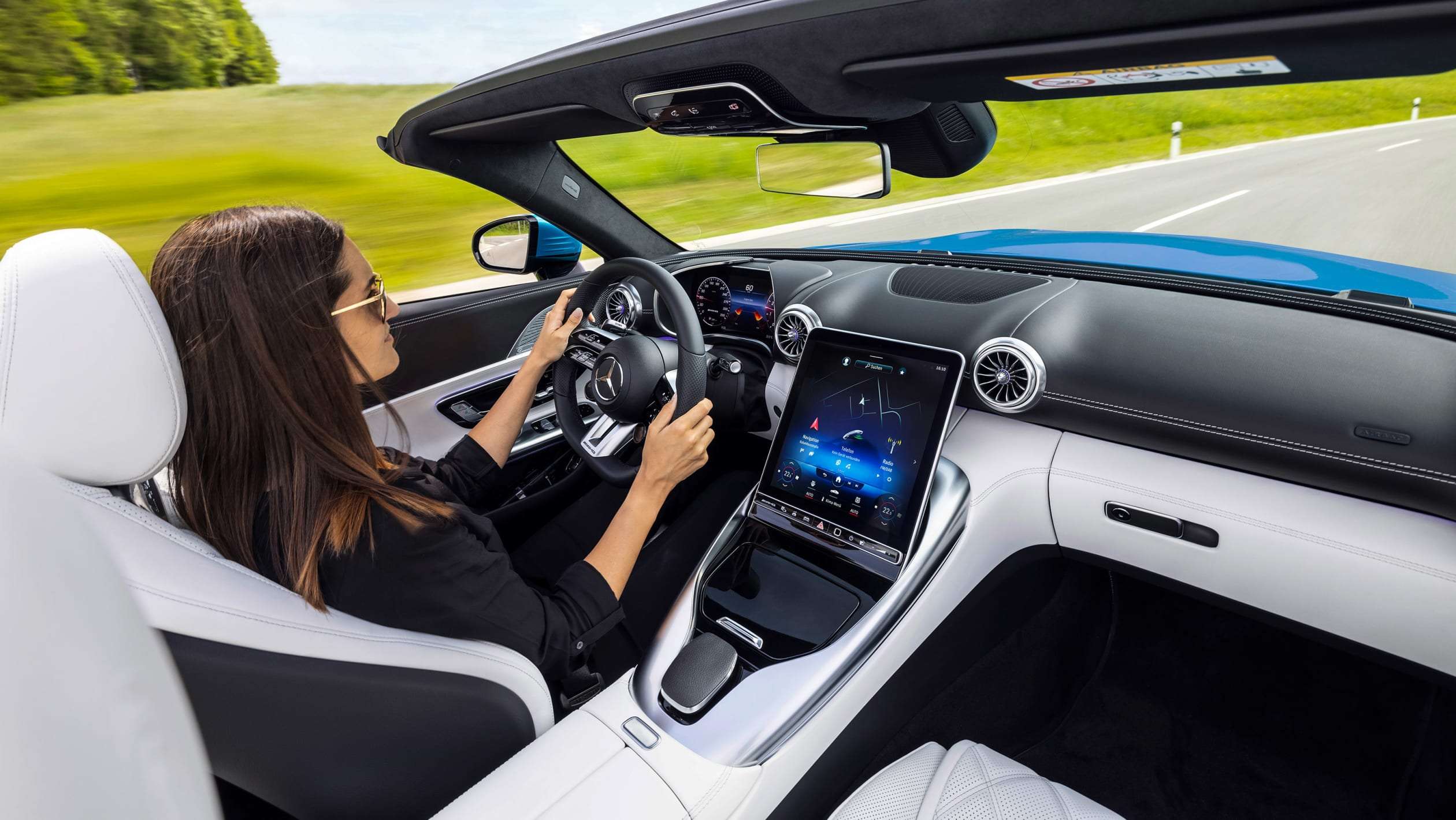 Mercedes SL - interior action