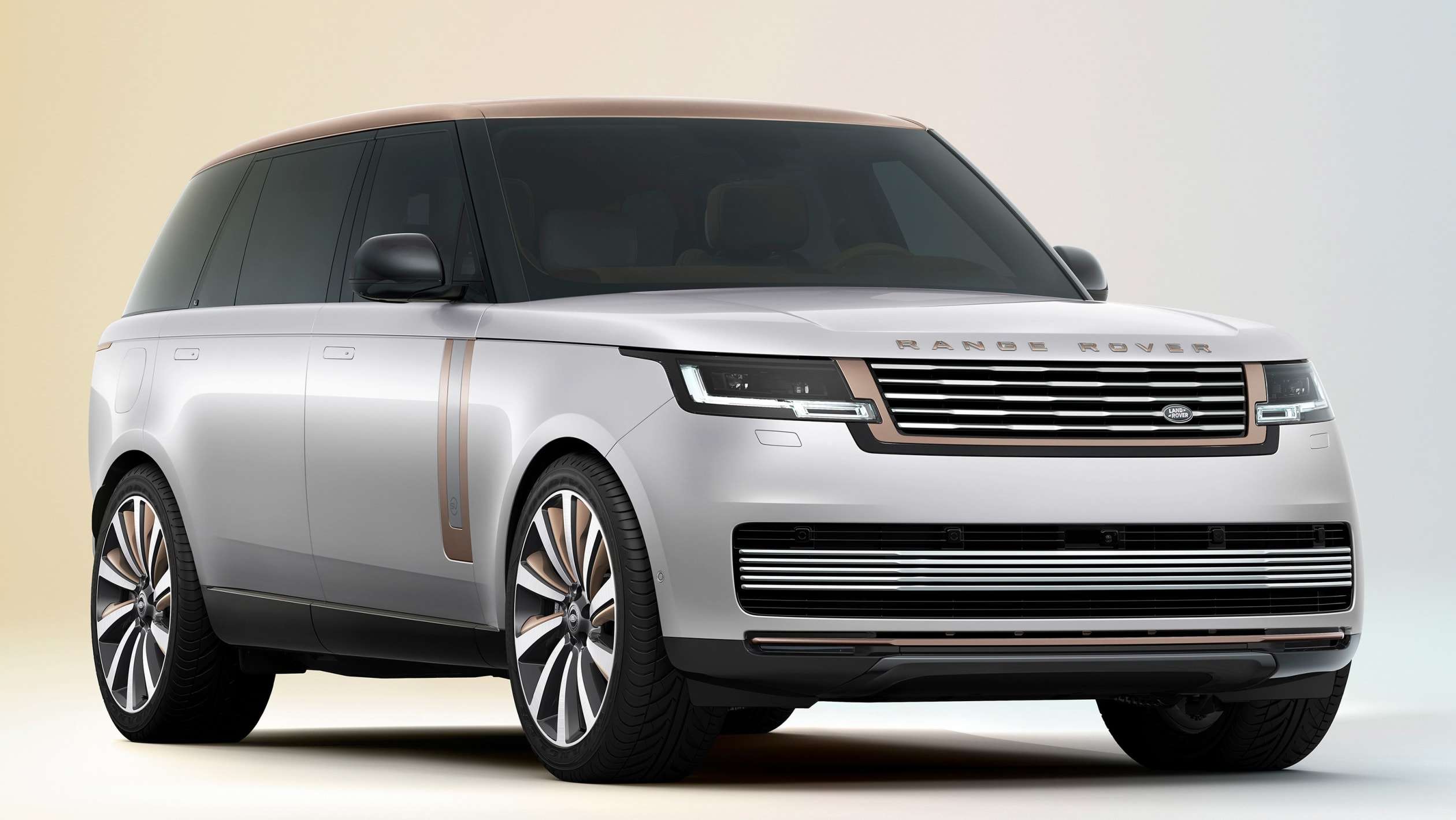 Новый Range Rover 2022 - Вид спереди