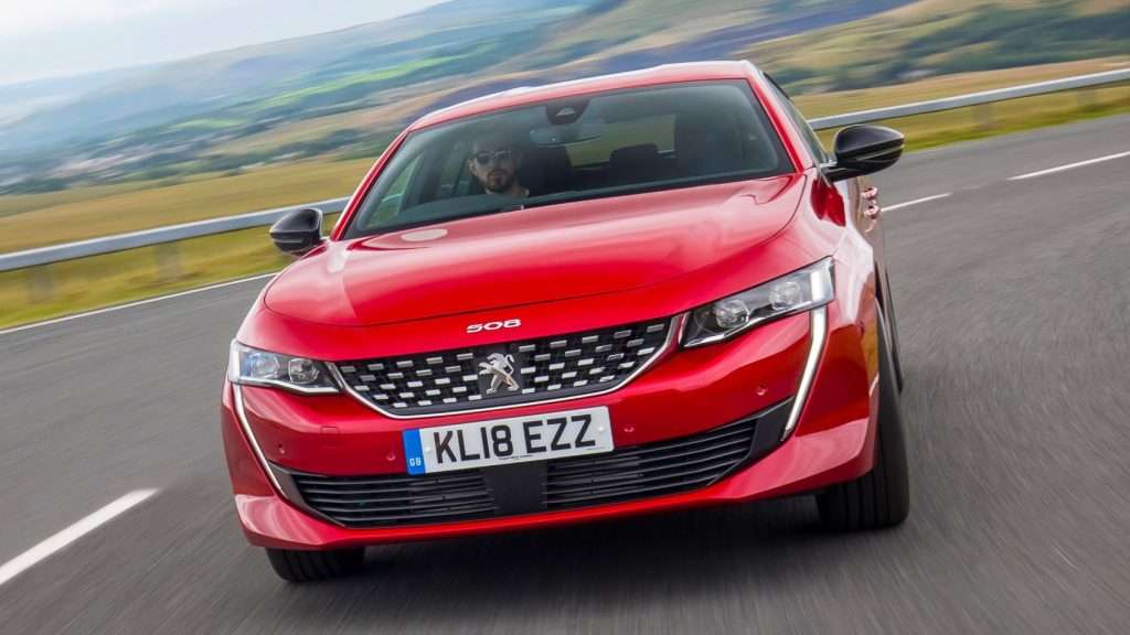Модельный ряд Peugeot 508 обновлен к 2022 году с изменениями стиля и отделки салона