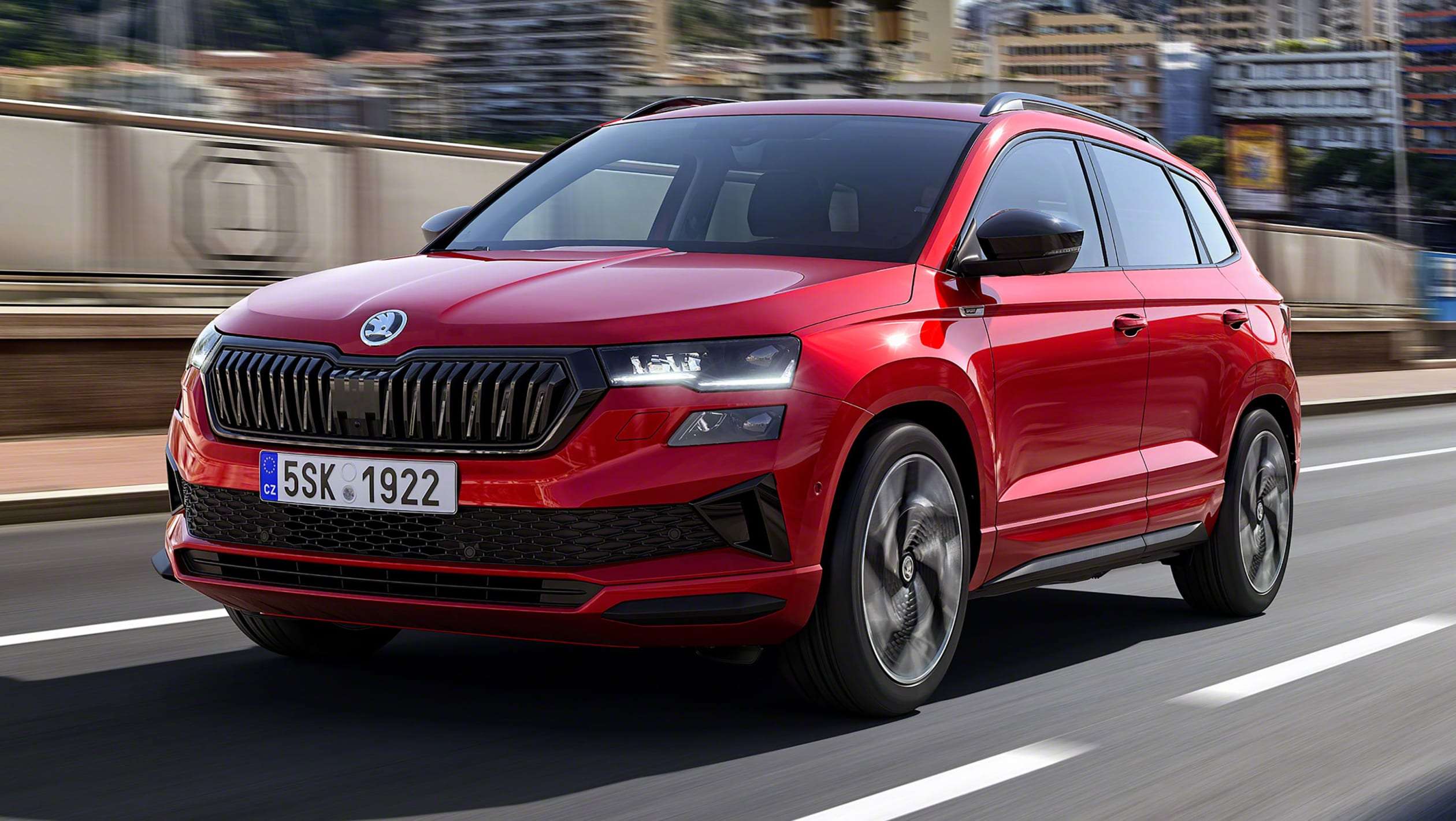 Skoda Karoq SportLine - front tracking