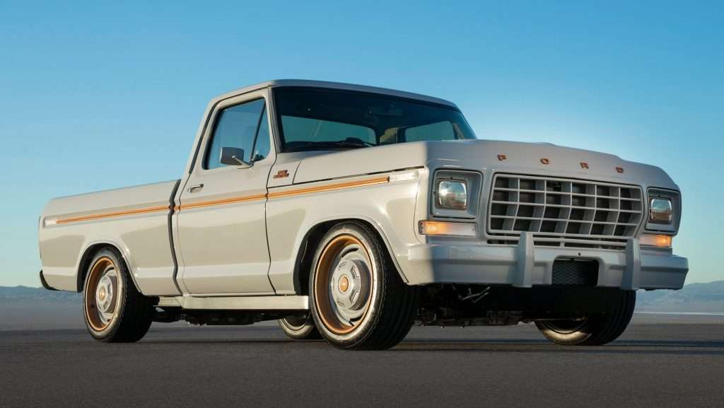 Классический пикап Ford F-100 Eluminator с новым электрическим двигателем для ящиков