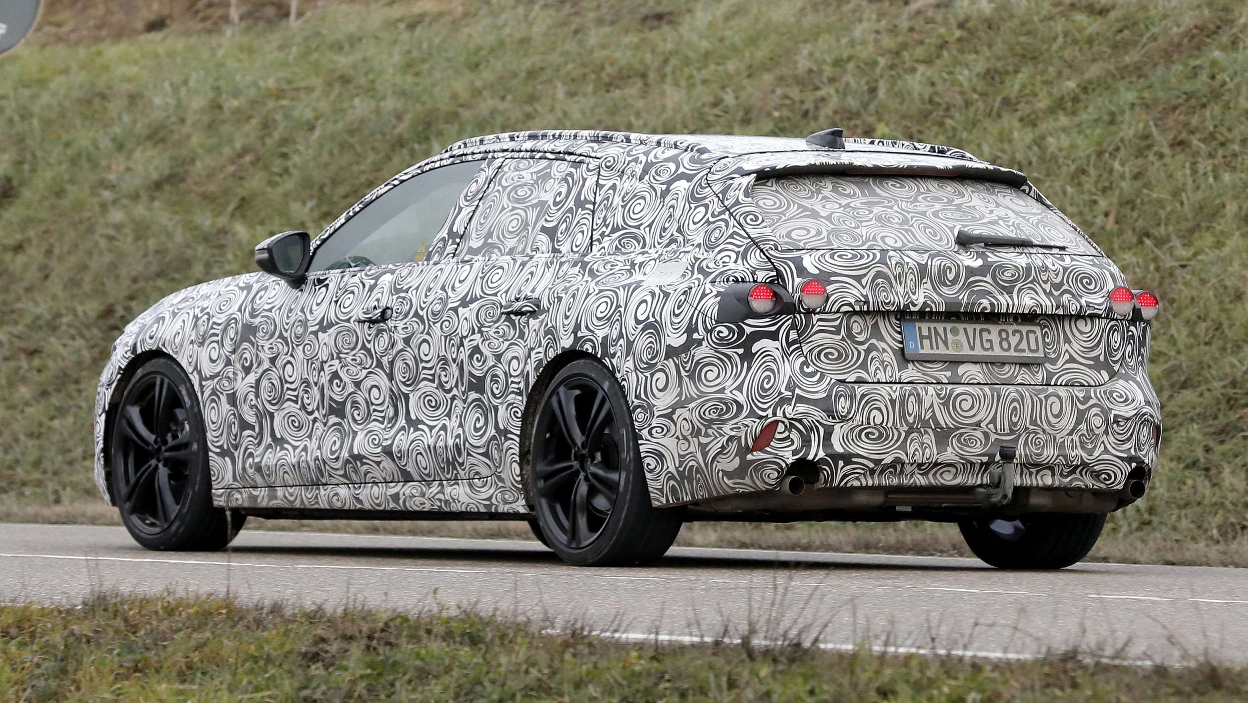 Audi A4 Avant - spyshot 5