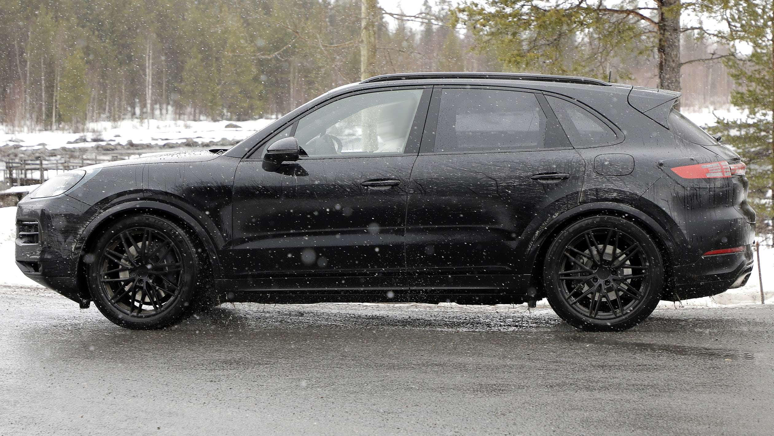 Porsche Cayenne SUV March '22 spy 2