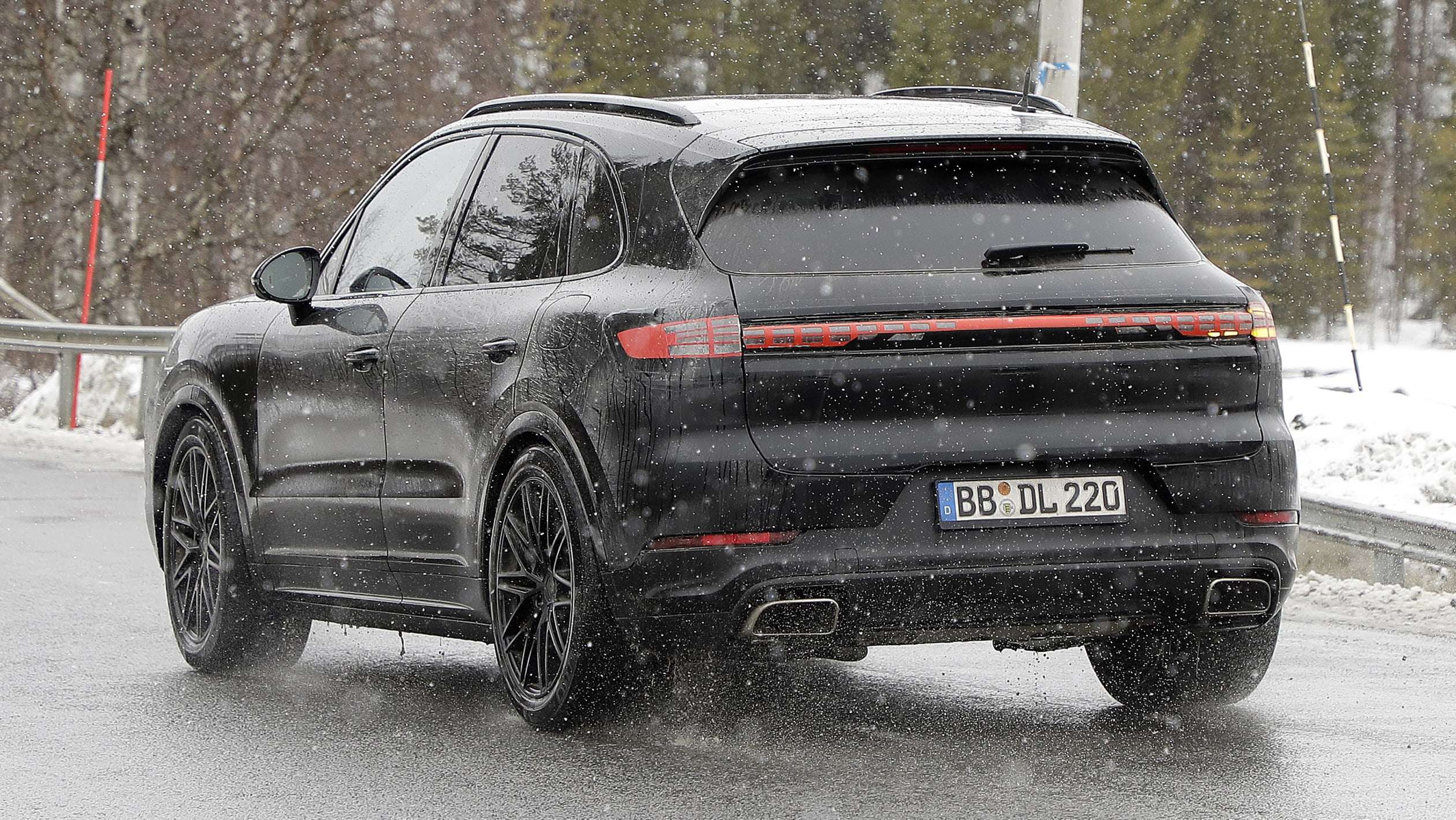 Porsche Cayenne SUV March '22 spy 3