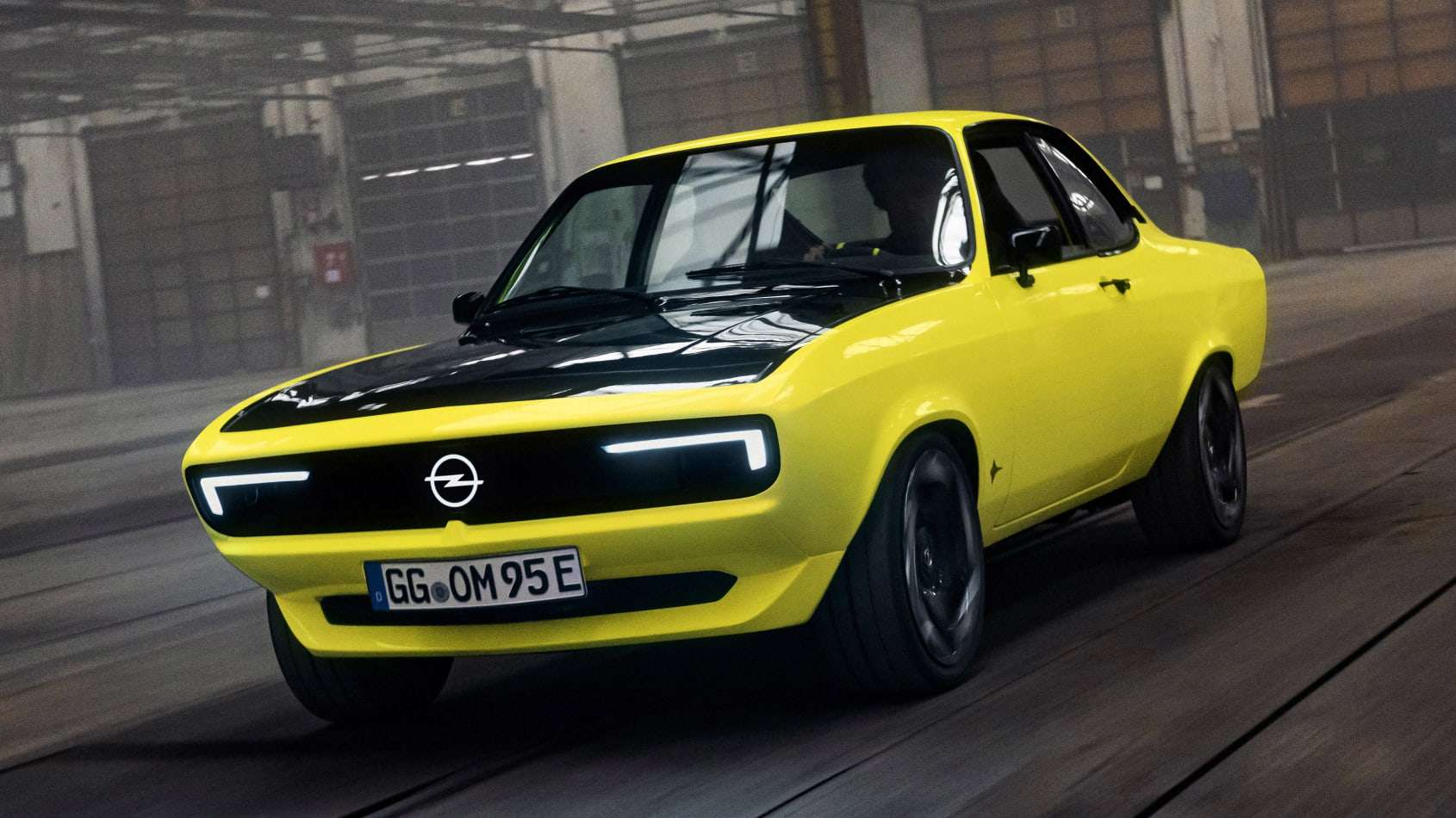 Opel Manta GSe ElektroMOD - front action