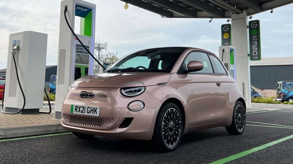 Разрыв между владением электромобилем и обеспечением зарядки растет