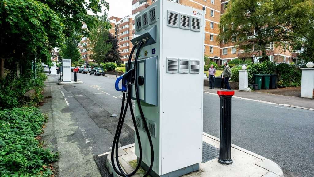 Плохой сигнал мобильной связи мешает зарядке электромобилей в общественных местах