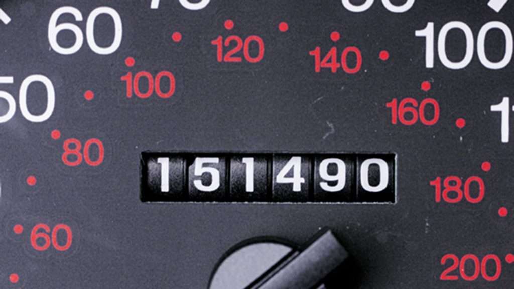 Каждый пятый автомобиль в Великобритании проехал 100 тысяч миль и более.