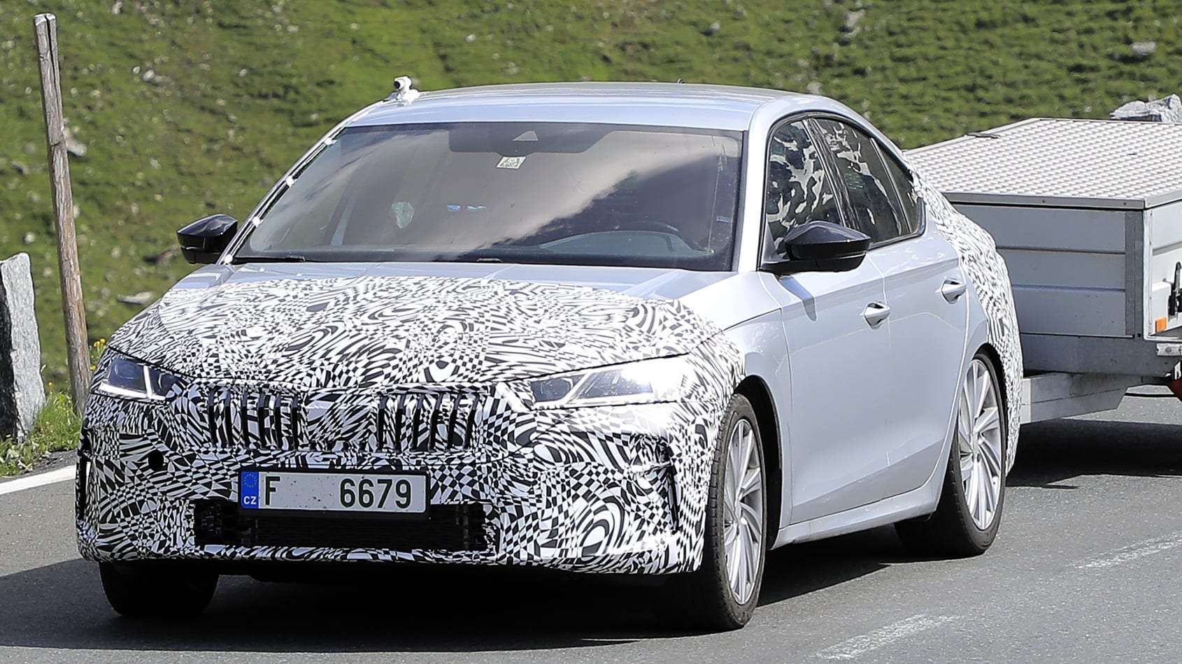 Facelifted Skoda Octavia spyshots - hatchback front