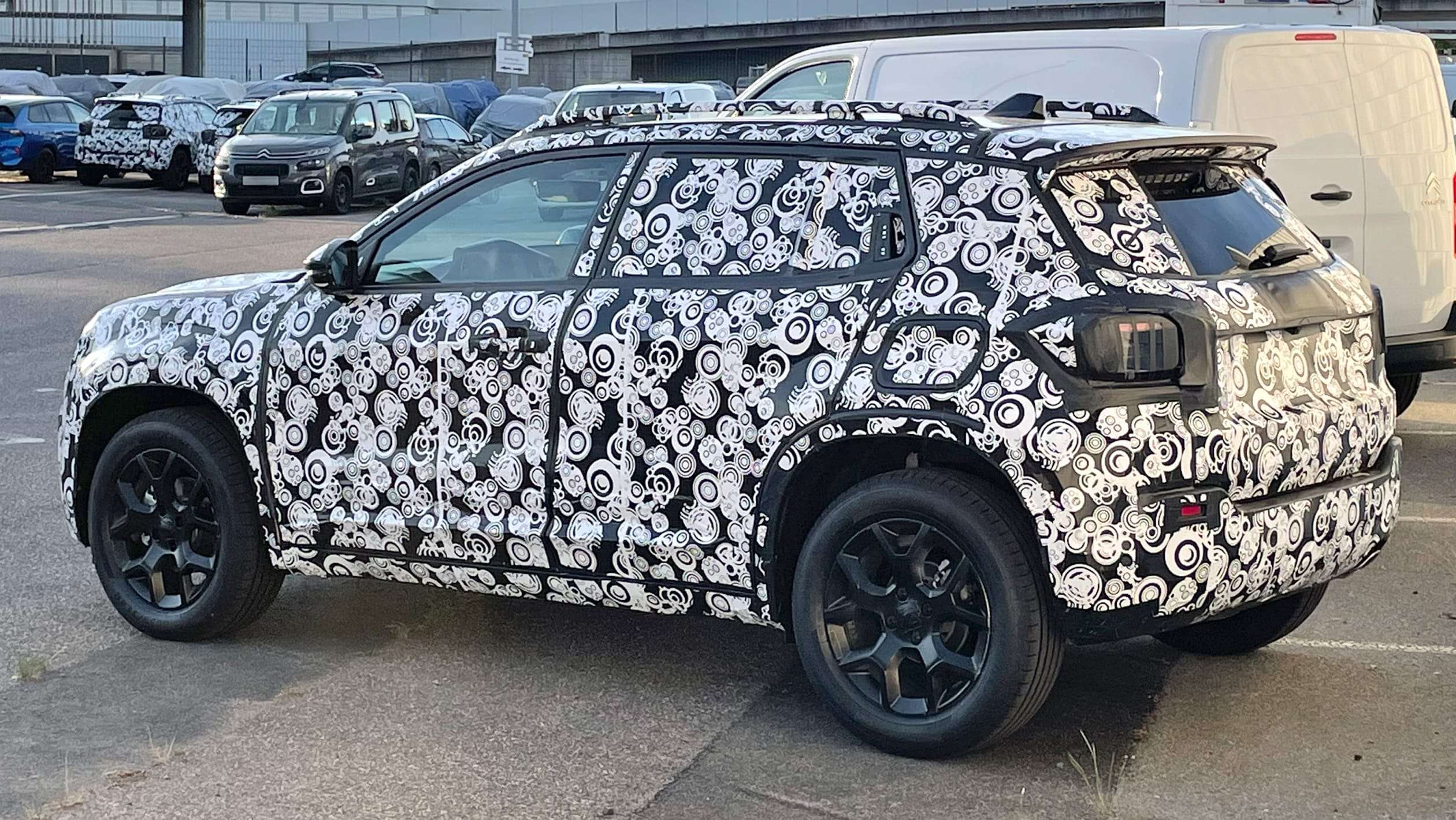 Baby Jeep spy shots 2022