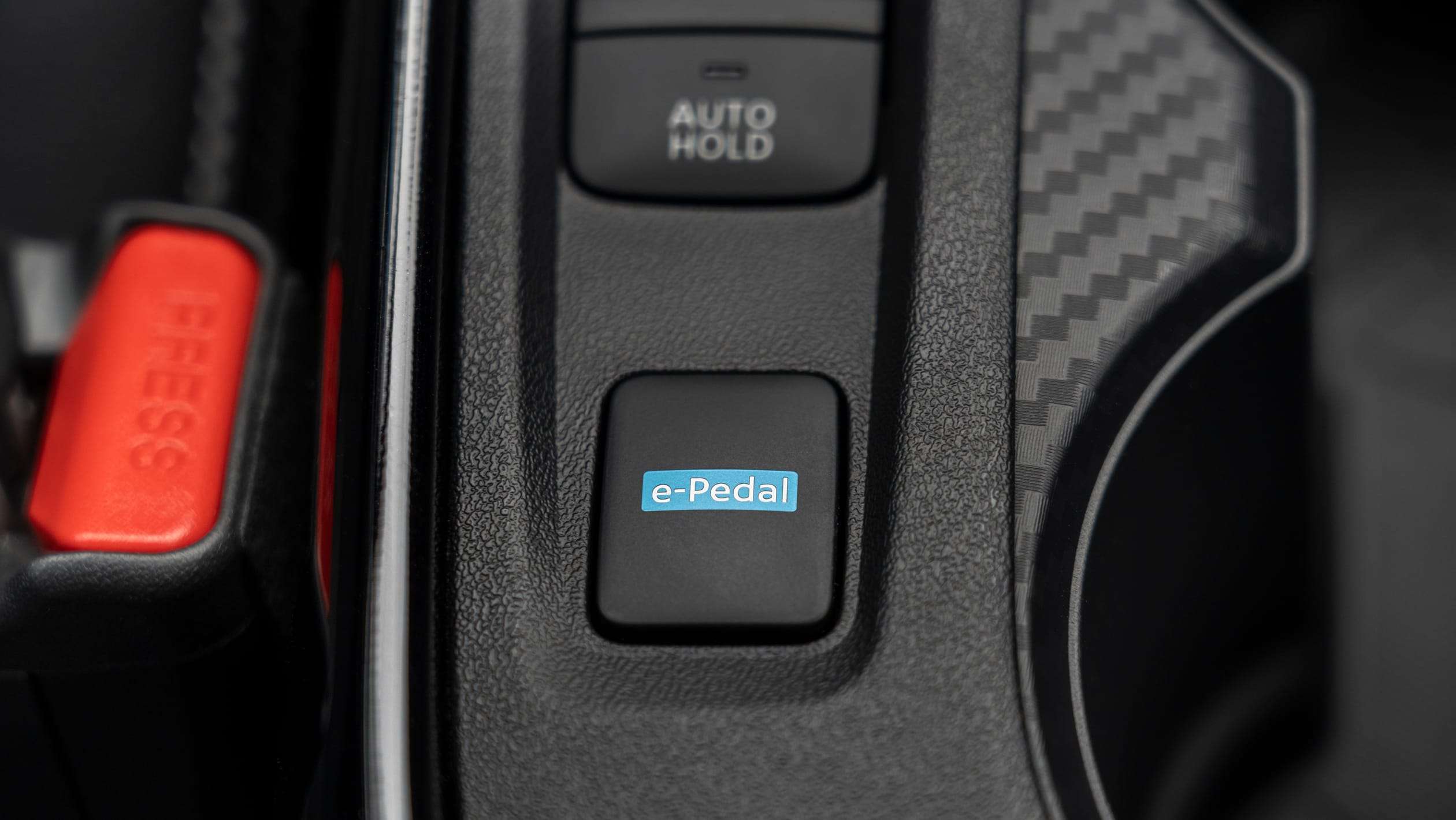 Nissan Juke Hybrid - e-pedal button