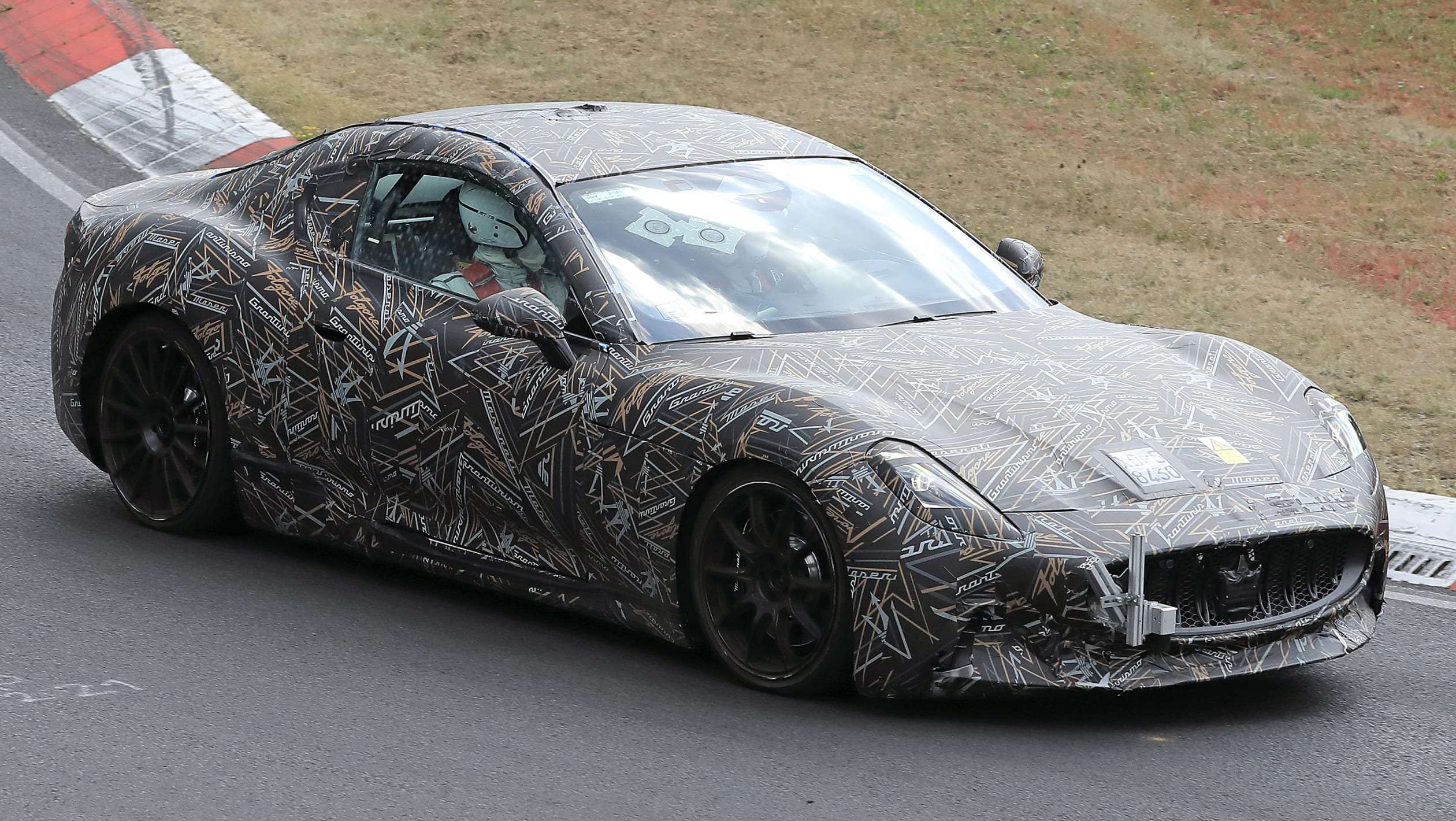 Maserati GranTurismo Folgore spyshot - front cornering