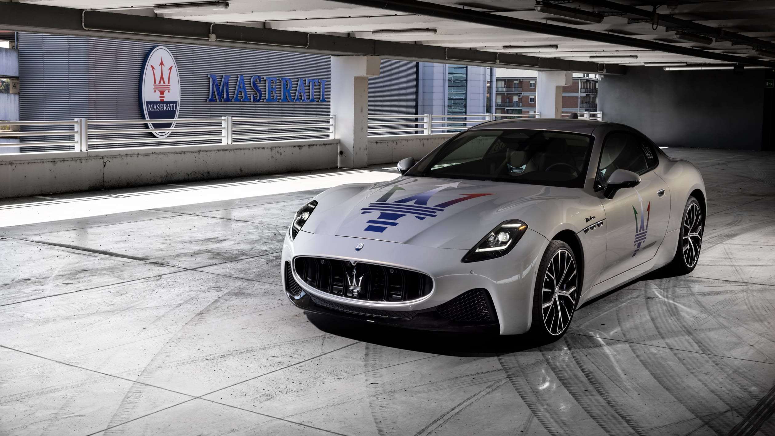 Maserati GranTurismo - front