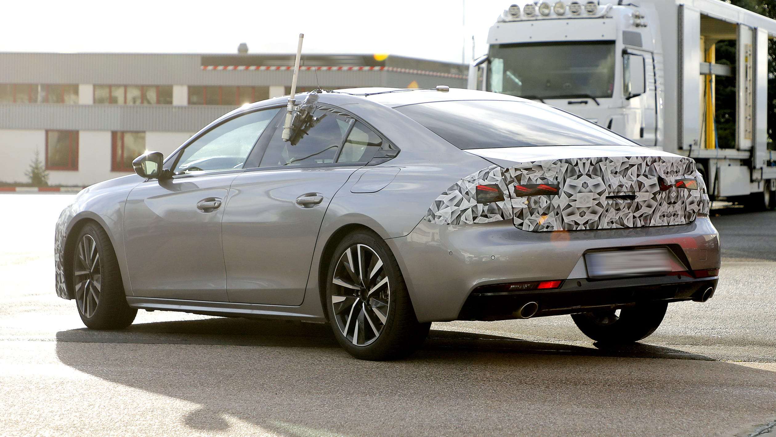 Peugeot 508 facelift - spyshot 6