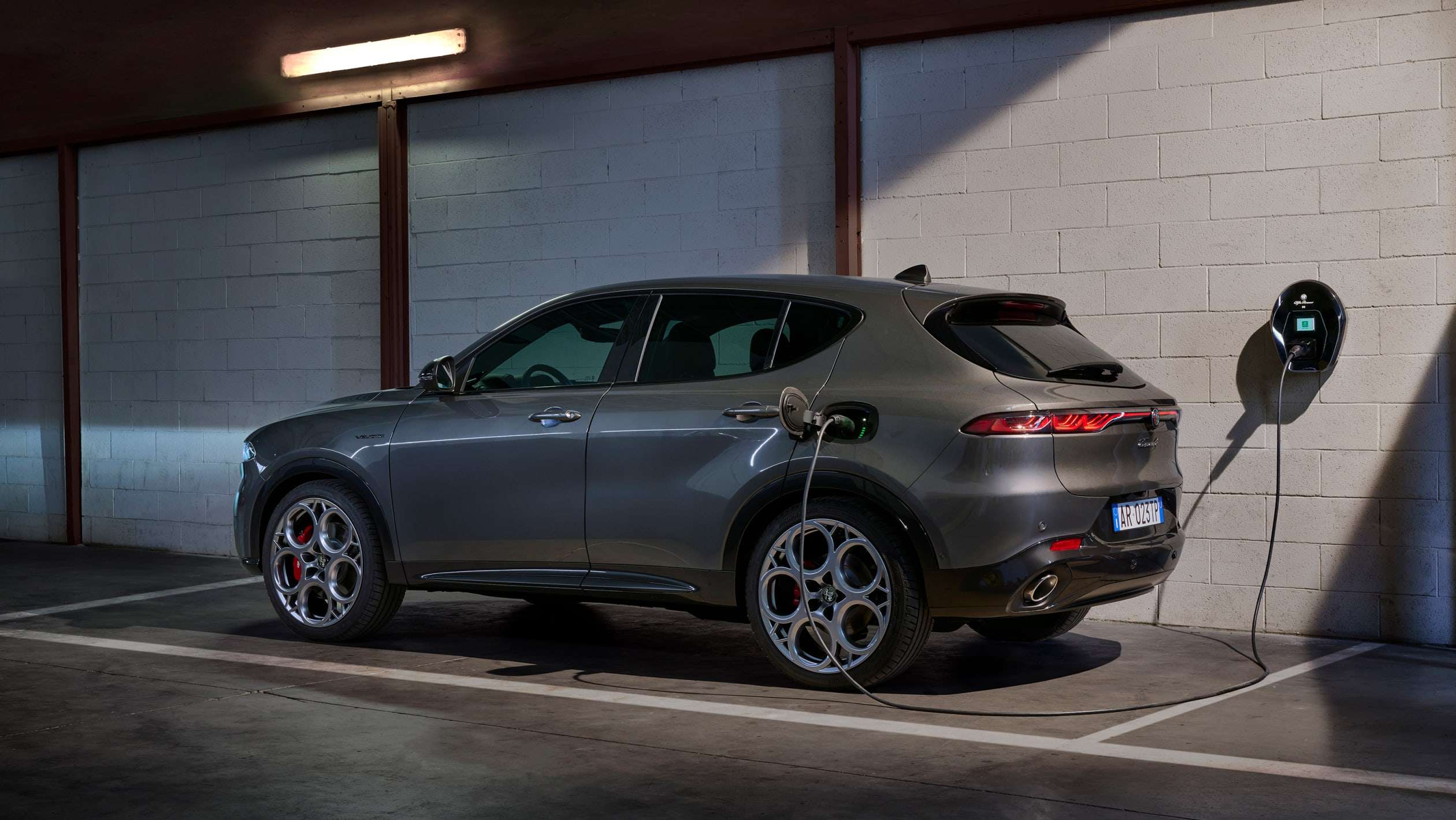 Alfa Romeo PHEV - charging