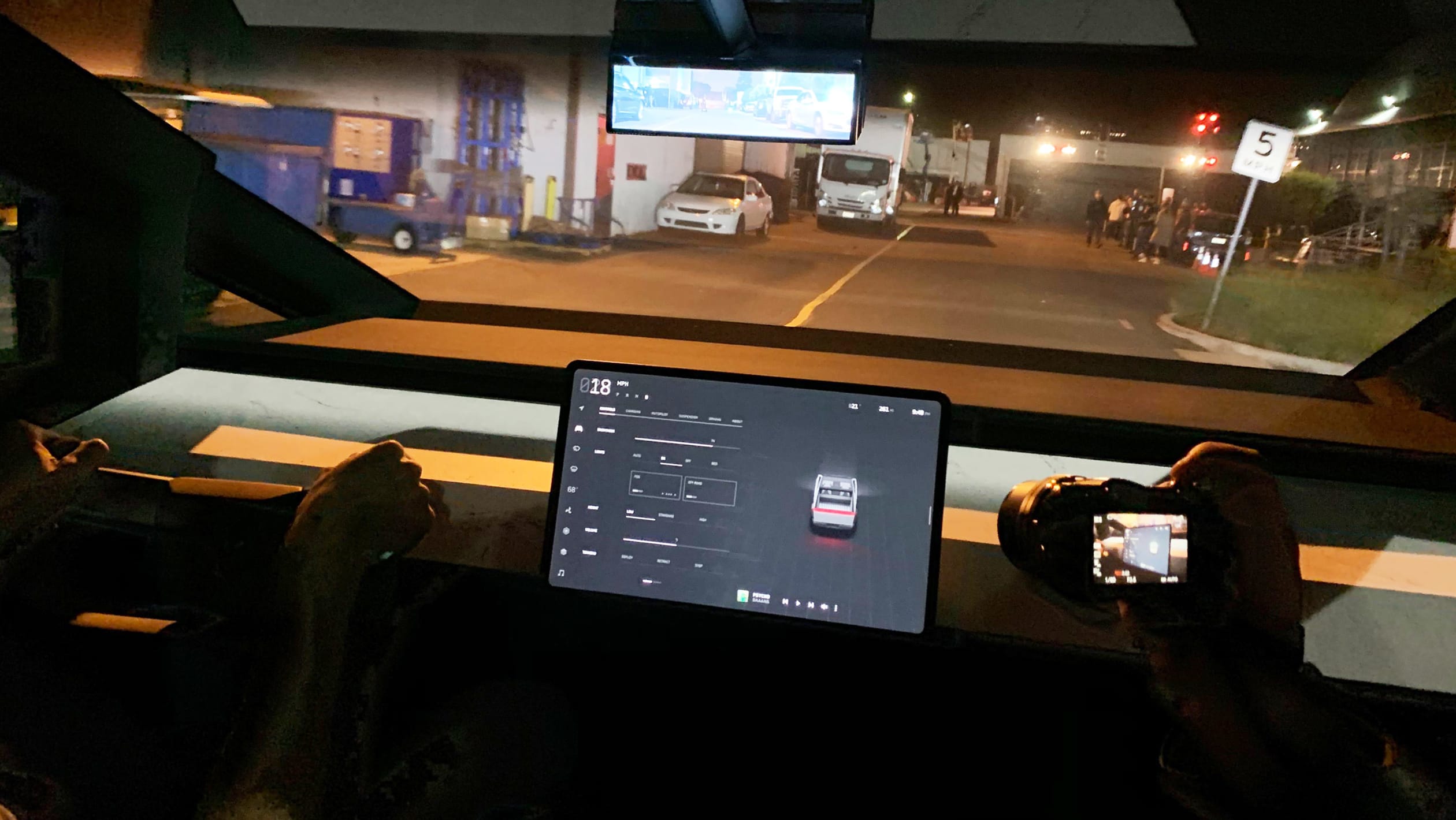 Tesla Cybertruck - reveal Dash