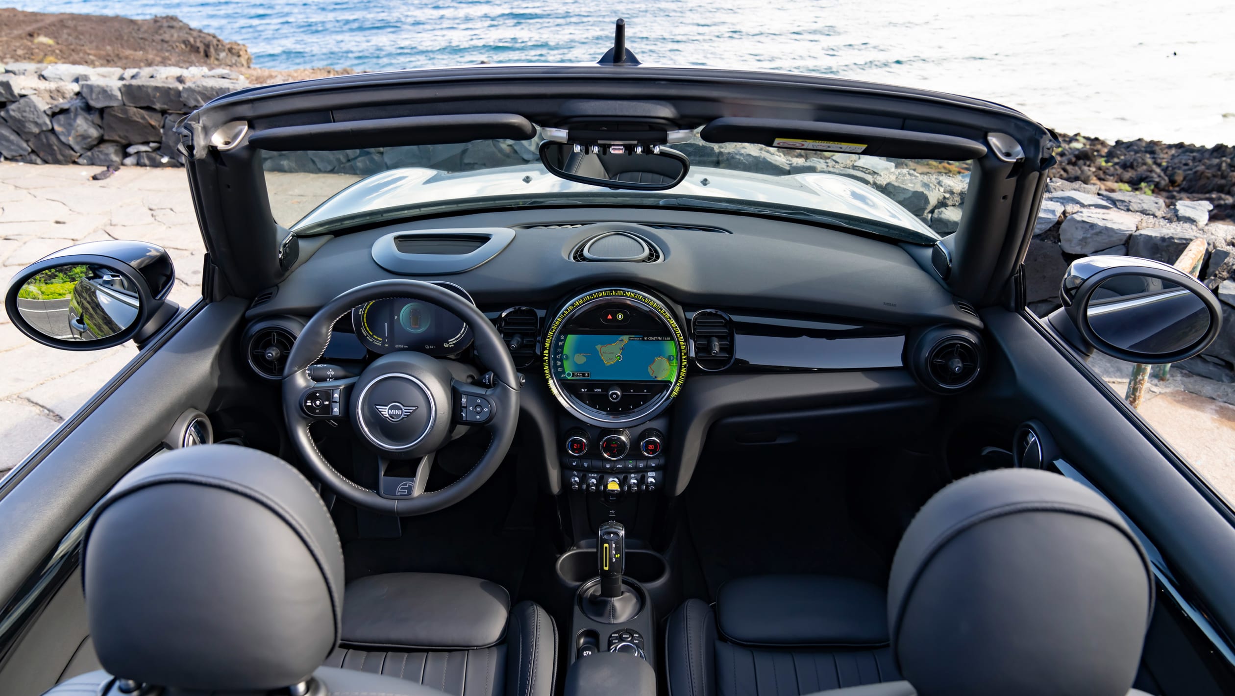 MINI Cooper SE Convertible - Dash