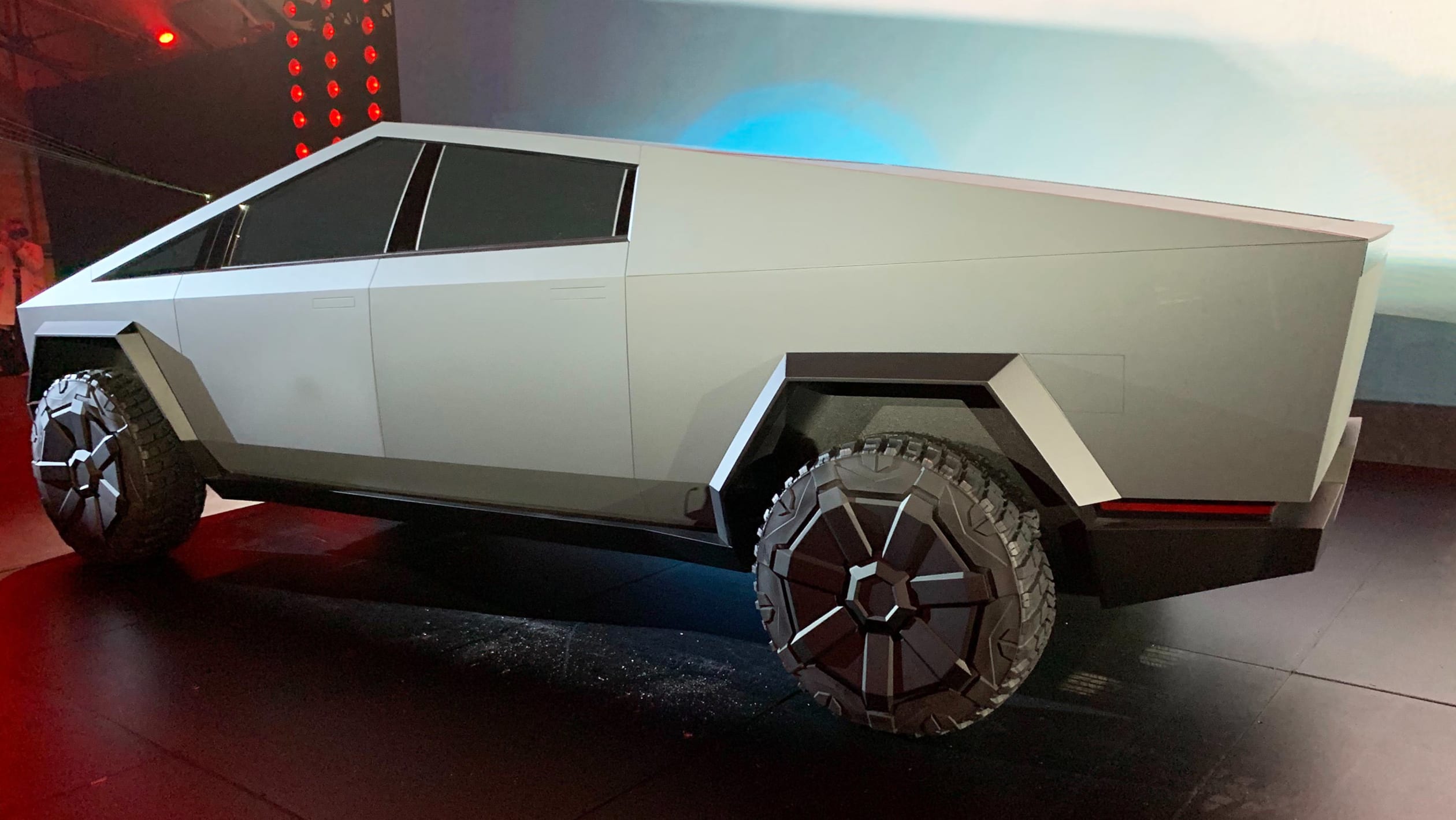 Tesla Cybertruck - reveal side