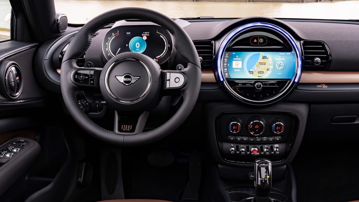 Финальное издание MINI Clubman - Dash