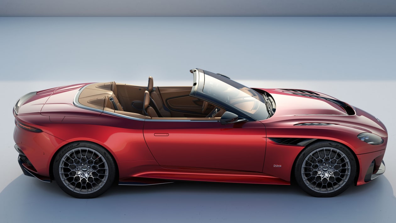 Новый Aston Martin DBS 770 Ultimate Volante сбоку