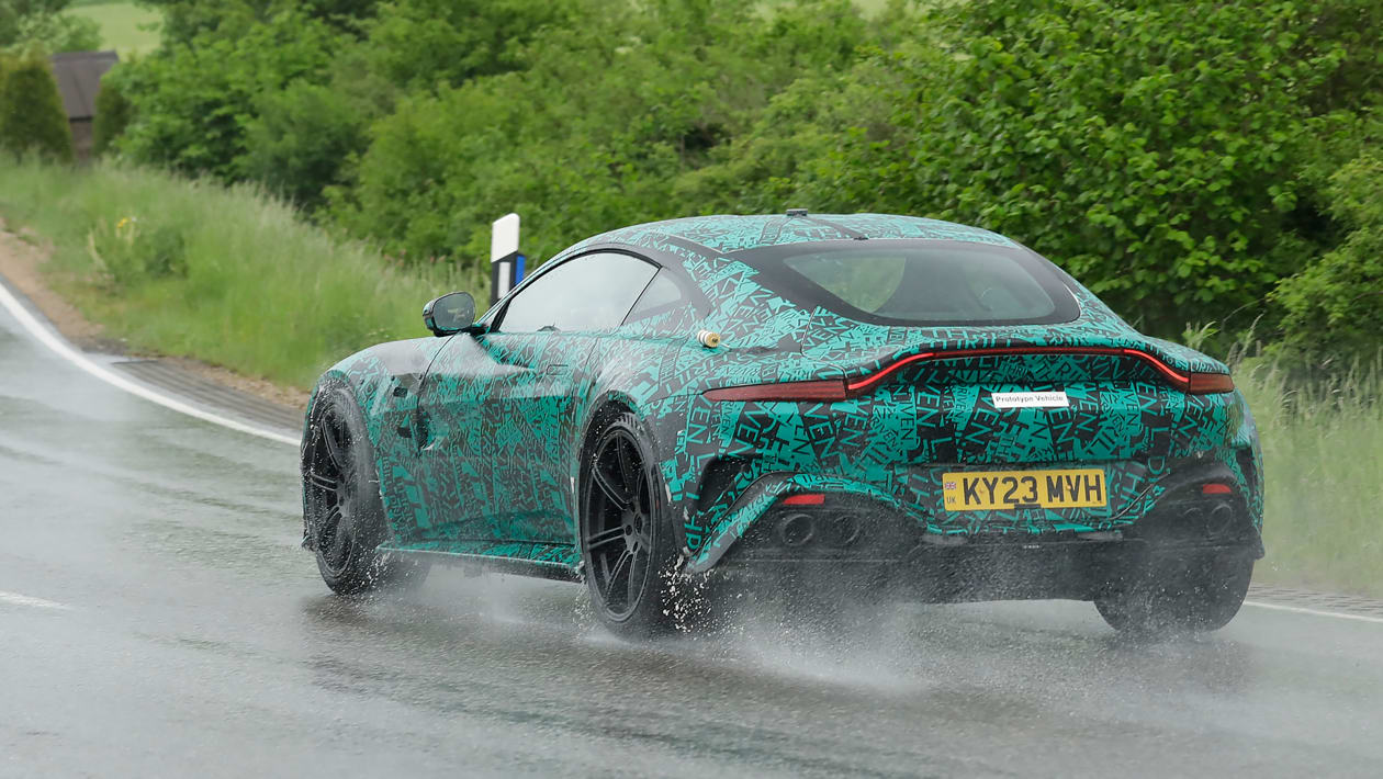 Шпионские снимки нового Aston Martin Vantage 2024 года