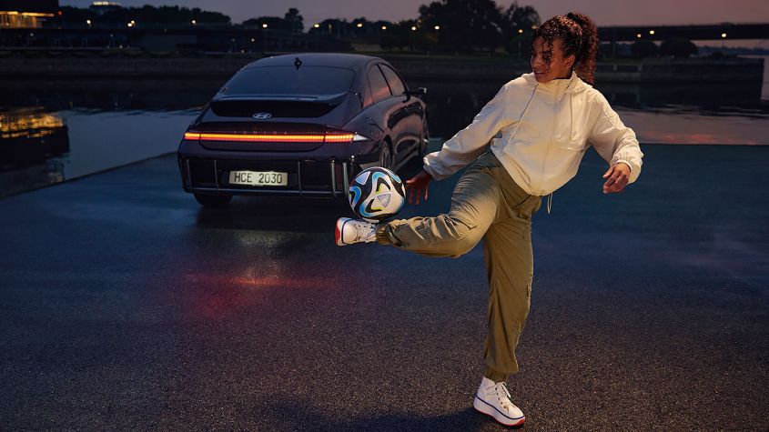 Hyundai покупает в автомобилях сенсорные экраны на футбольную тематику с Netflix