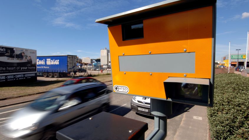 Первая скоростная камера Северного Йоркшира была уничтожена вандалами в первый день.