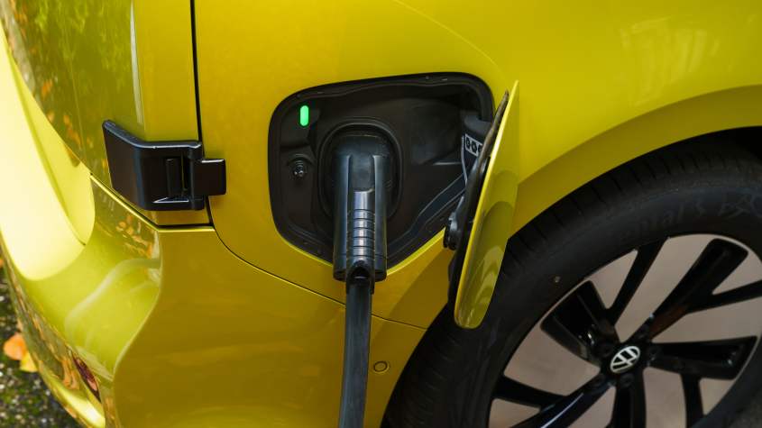 Volkswagen ID. Buzz Cargo - зарядный пункт