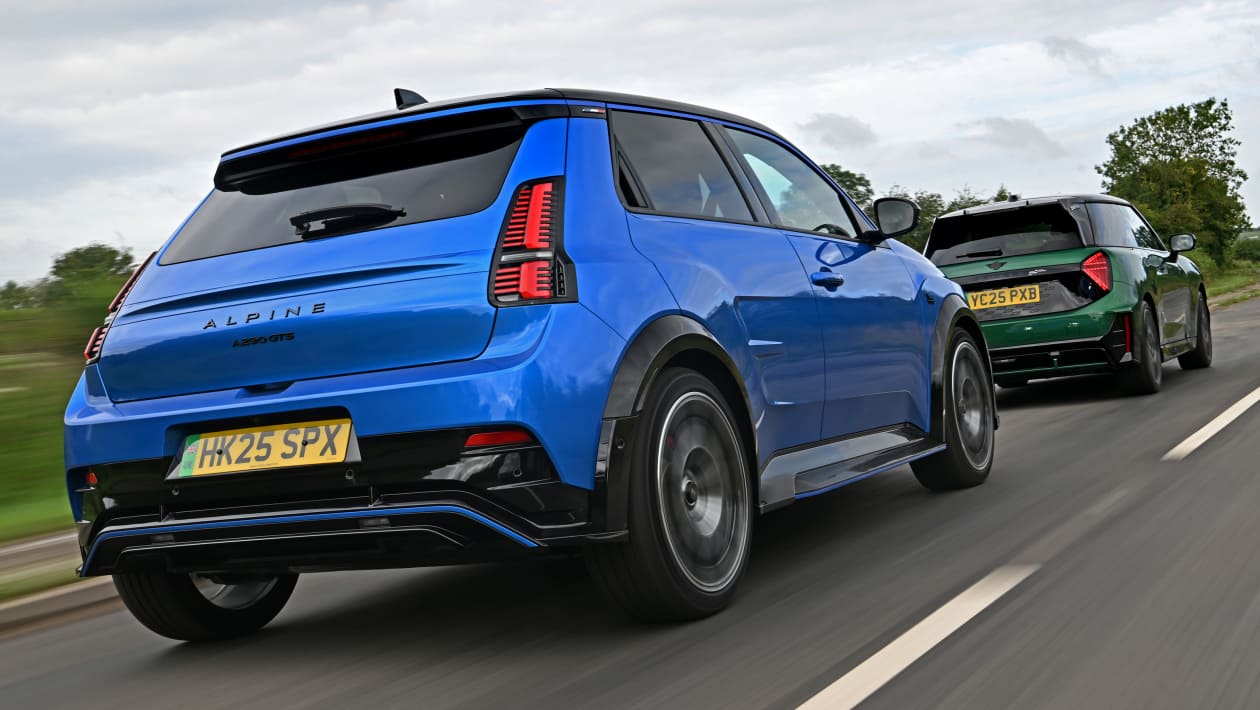 Alpine A290 против MINI JCW Электрический - заднее отслеживание