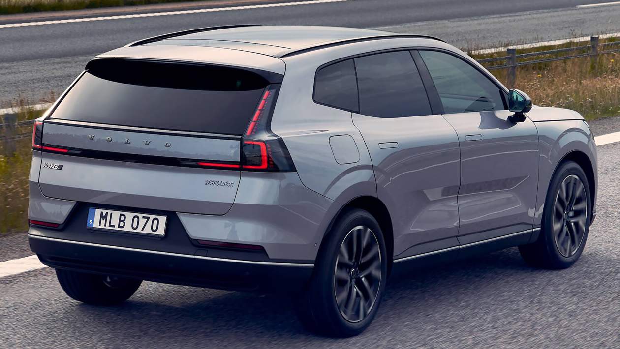 Volvo XC70 - динамическая задняя 3/4