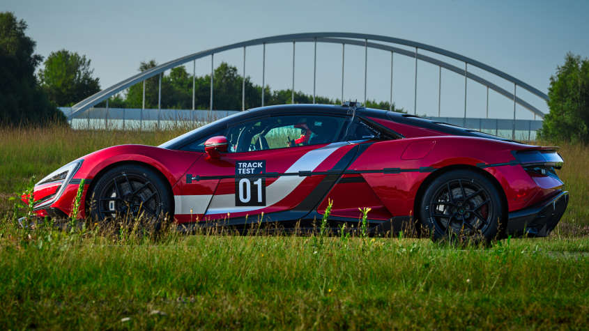 BYD Yangwang U9 Track Edition - боковой профиль