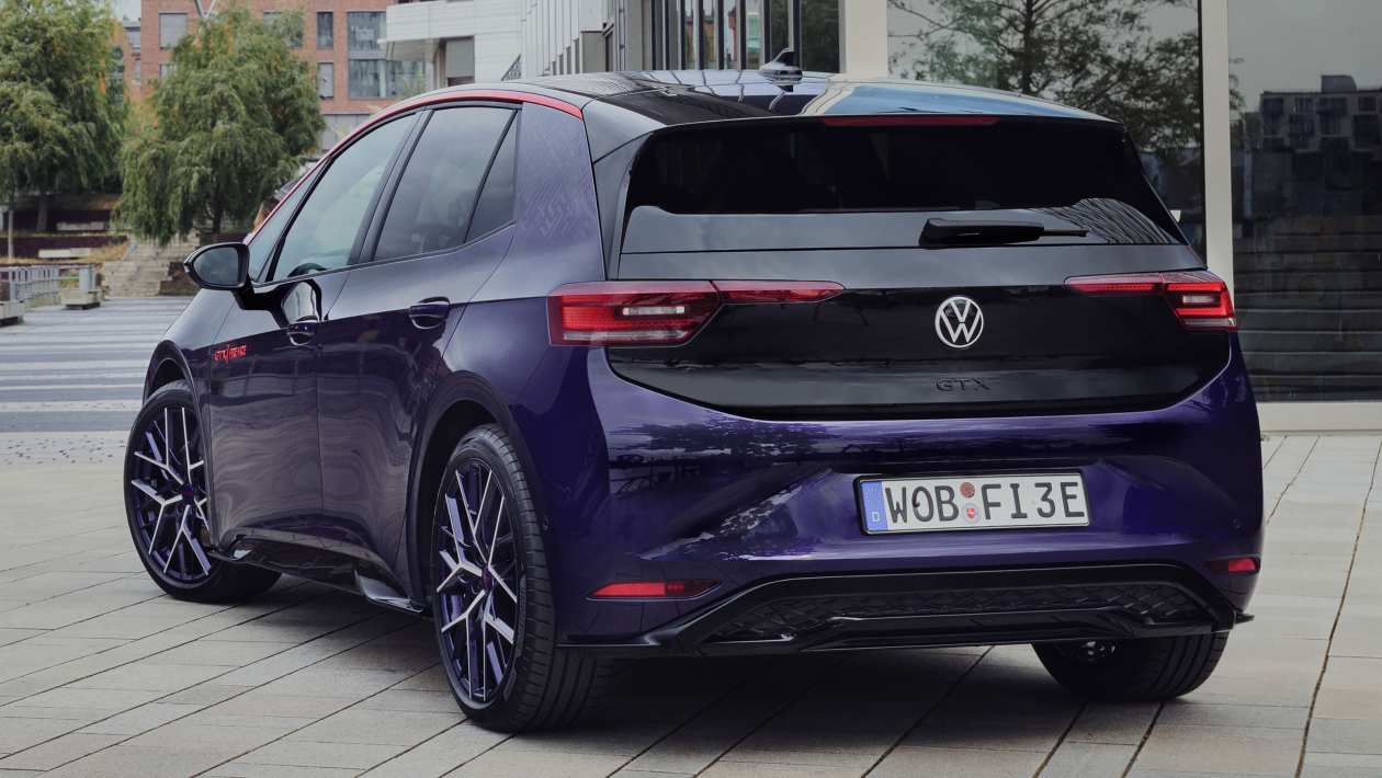 Volkswagen ID.3 GTX Fire &amp; Ice Edition - задняя часть 3/4