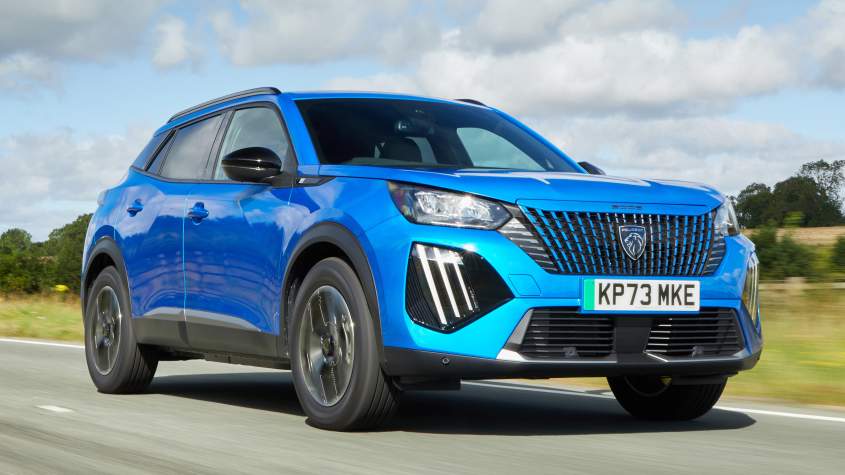 Peugeot E-2008 - спереди