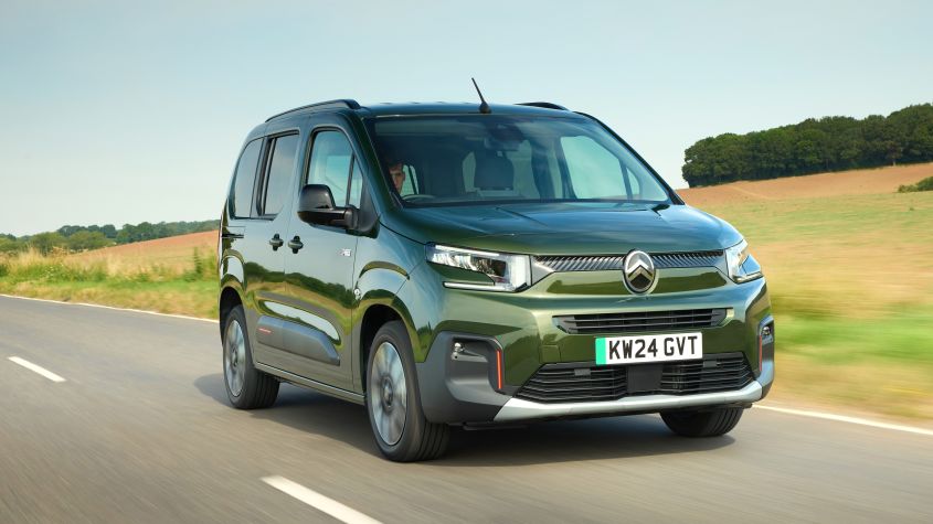 Citroen Berlingo и SpaceTourer противостоят тренду электромобилей с новыми бензиновыми и дизельными двигателями