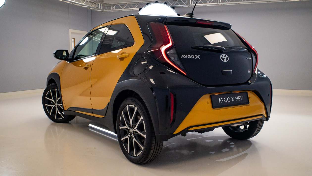 Toyota Aygo X Hybrid Эллис Хайд - задняя 3/4