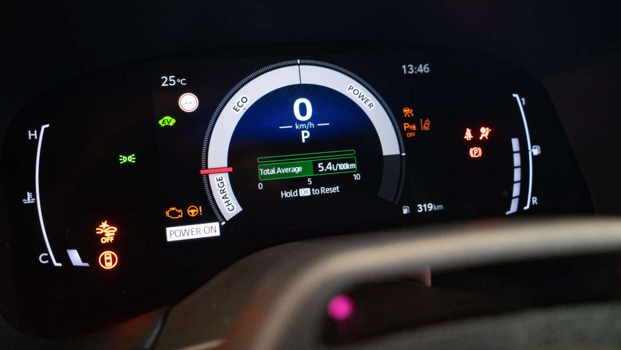 Toyota Aygo X Hybrid Ellis Hyde - счетчик оборотов