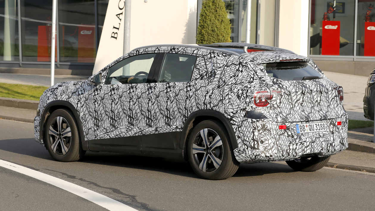 Новый Mercedes GLA EV - задний 3/4