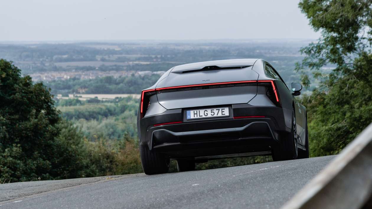 Новый серийный Polestar 5 - сзади