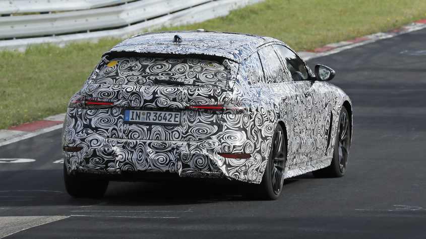 Audi S6 e-tron (камуфлированный) - задний поворот