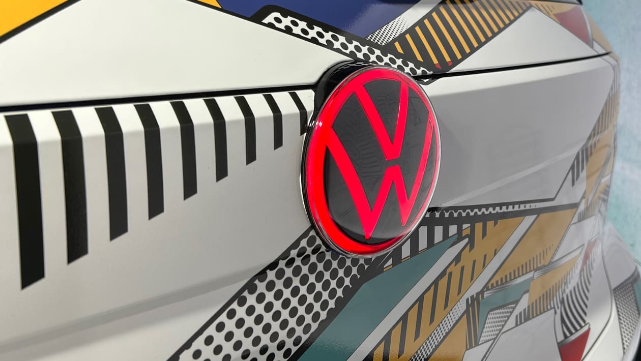 Идентификация. Поло в Мюнхене - задний значок