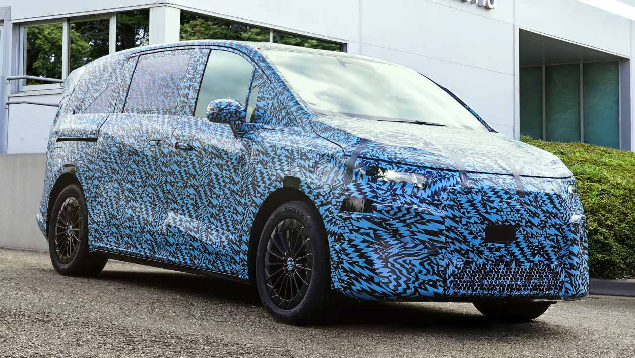 Мерседес VLE - передний 3/4 в камуфляже