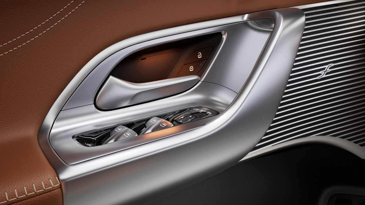 Новый EV GLC - дверные элементы управления