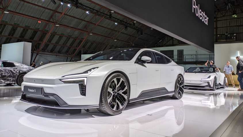 Передняя часть Polestar 5