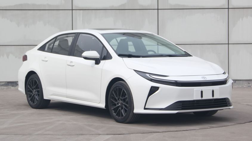 Новая Toyota Corolla появилась с ярким внешним видом, вдохновленным Prius.