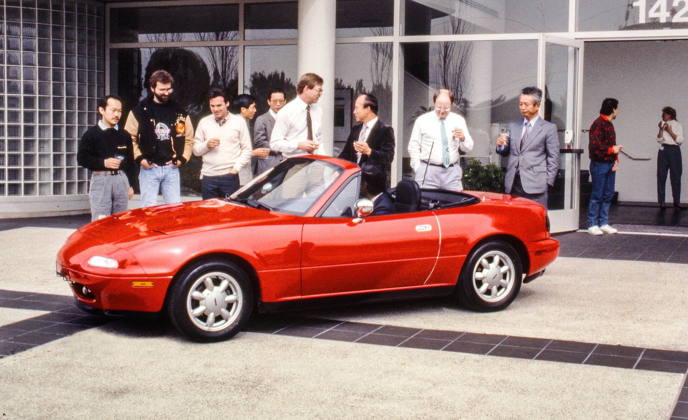 Прзинтация 1989 Mazda MX-5 Miata