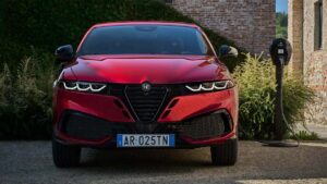 Alfa Romeo Tonale - полная передняя часть.