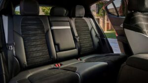 Alfa Romeo Tonale - задние сиденья.