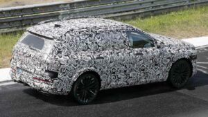 Audi Q9 - задняя часть под углом.