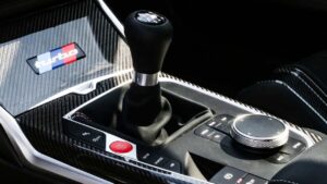 BMW M2 Turbo - центральная консоль.