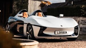 Featherweight Longbow Speedster - спереди под углом.